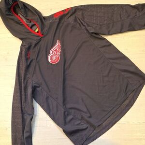 Reebok Red Wings Long Sleeve Size Large
